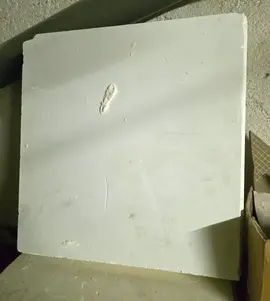 Carreaux de plâtre 50x50x8