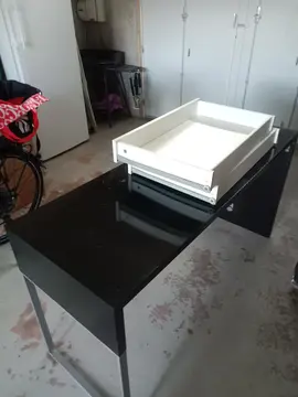 bureau en bois avec 2 tiroirs