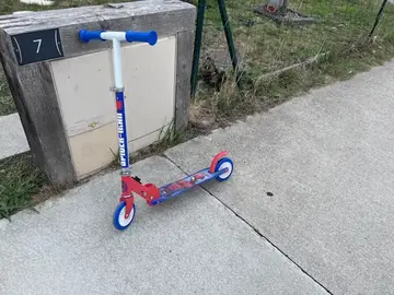 trottinette spiderman
