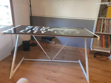 Bureau avec plateau en verre