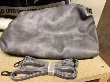 sac à main imitation cuir gris avec bandoulière