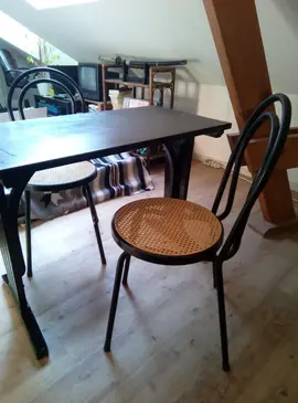 table et chaises de bistrot