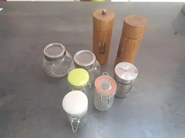 pots pour épices, moulin à poivre et à sel