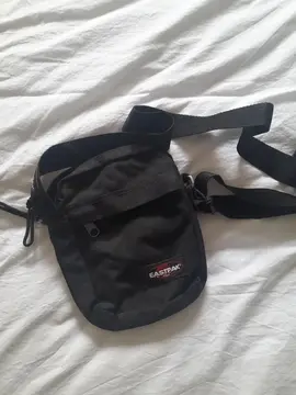 pochette eastpak noir