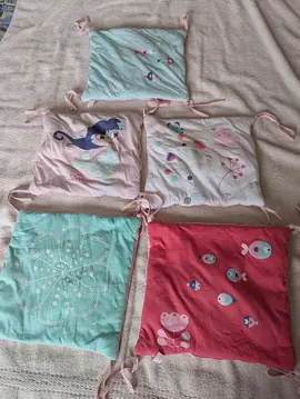 5 COUSSINS ENFANT