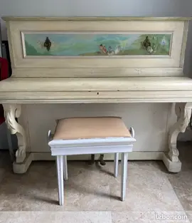 piano ancien beau à accorder