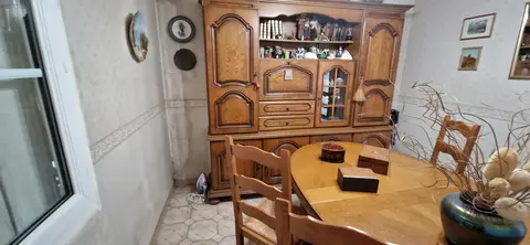 salle à manger table à rallonge + chaises + buffet