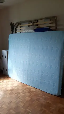 1 lit 160×200 et 1 autre lit en 140×190.