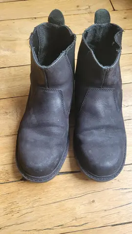 Bottines CAT T.42 cuir noir mat