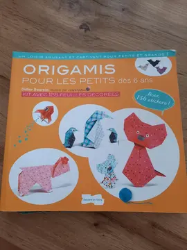 livre d´origamis avec feuilles