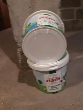 2 pots plastiques de 2 litres