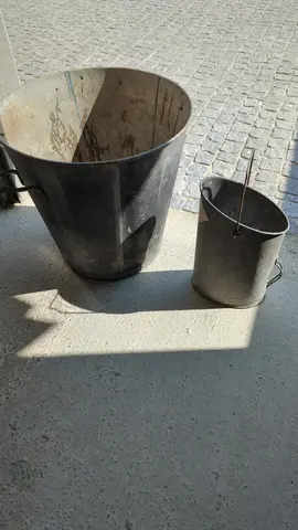 récipient vintage en métal