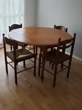 table et chaises en bois