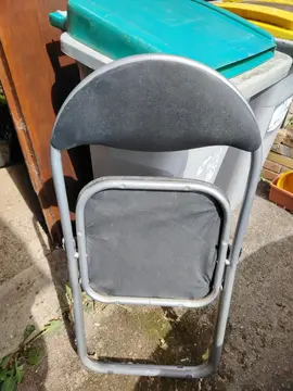 1 chaise