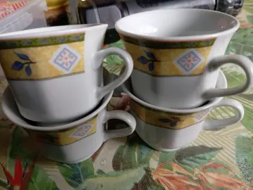 4 tasses