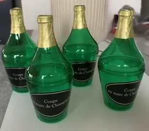 Petites bouteilles plastique vides