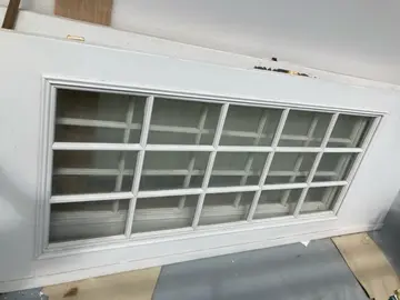 1 porte fenêtre 2 vantaux 202*82 chacun à repeindre