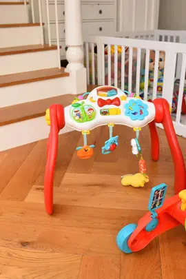 jouets d'éveil, mes premiers pas. Jouets enfants pour tapis d'éveil
