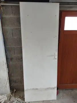 Porte intérieure avec sa menuiserie