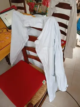 2 blouses blanches pour lycéen