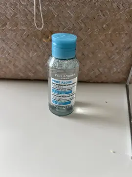 eau micellaire + disque démaquillant