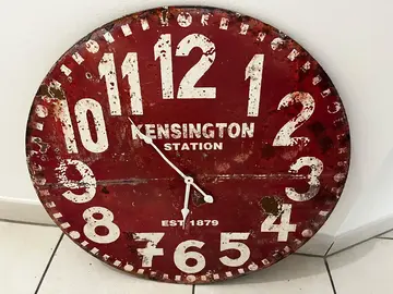 horloge rouge