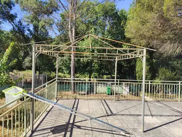 Tonnelle en métal