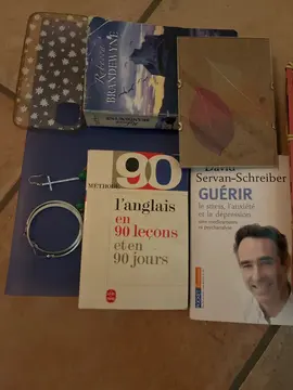 cadre livres vêtements bébé