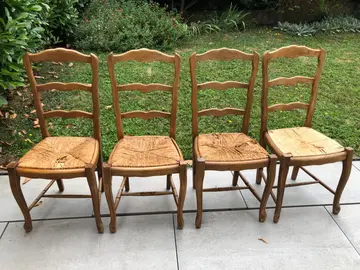 4 chaises en bois