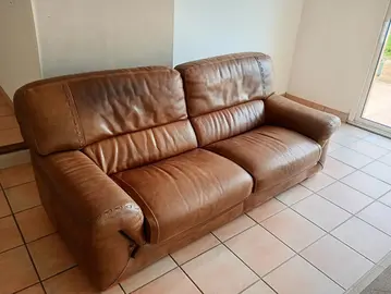 Deux canapés en cuir