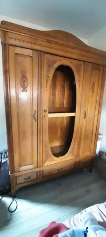 Grande armoire en bois
