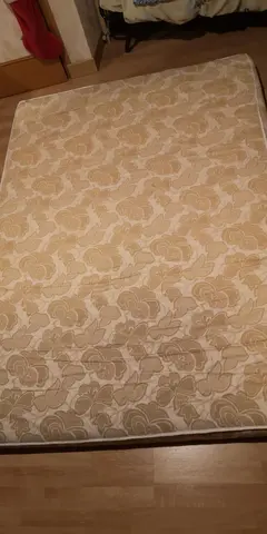 matelas bz peu servi 140x90 à venir chercher sur palce
