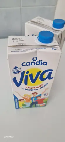 donne 2 briques de lait Viva de Candia