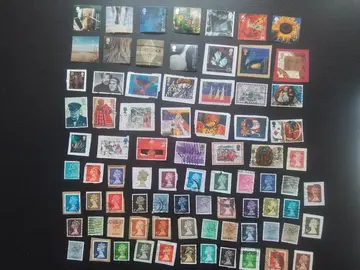 80 timbres du Royaume-Uni