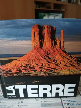 LIVRE SUR LA TERRE