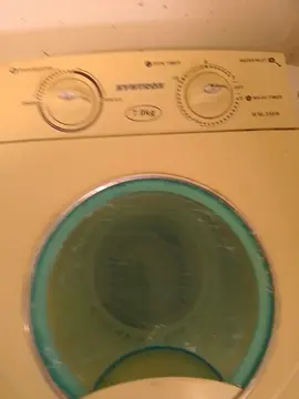 à donner machine à laver de 6 kg qui fonctionne