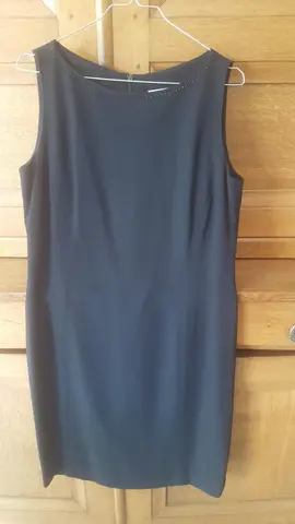 robe noire sans manches