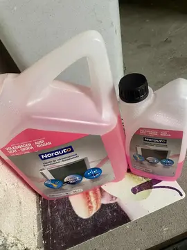 2 bidons de liquide de refroidissment