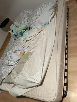 matelas et sommir à lattes en 140 cm