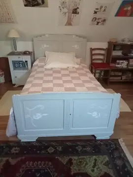 lit + matelas, table de chevet