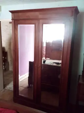 Armoire, lit, buffets, fauteuil et autres meubles
