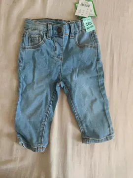 donne pantalon jean bébé 9 mois neuf jamais porté