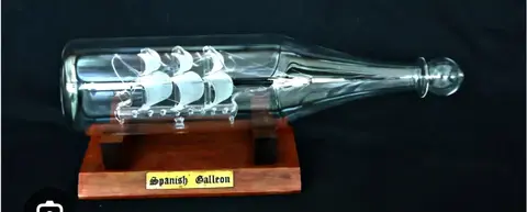 Galion espagnol en verre dans bouteille