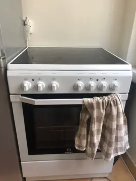 donne cuisinière fonctionnelle