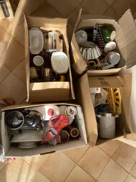 4 cartons de vaisselle