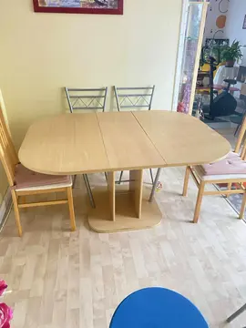 Table avec rallonge + 4 chaises