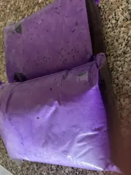 2 grandes poches de poudre/faire pâte à modeler mauves à venir chercher