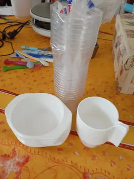 Bols, tasses et verres en plastique