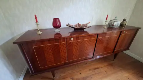 Buffet et table avec 6 chaises
