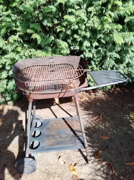 Barbecue Charbon Somagic rouillé mais fonctionnel